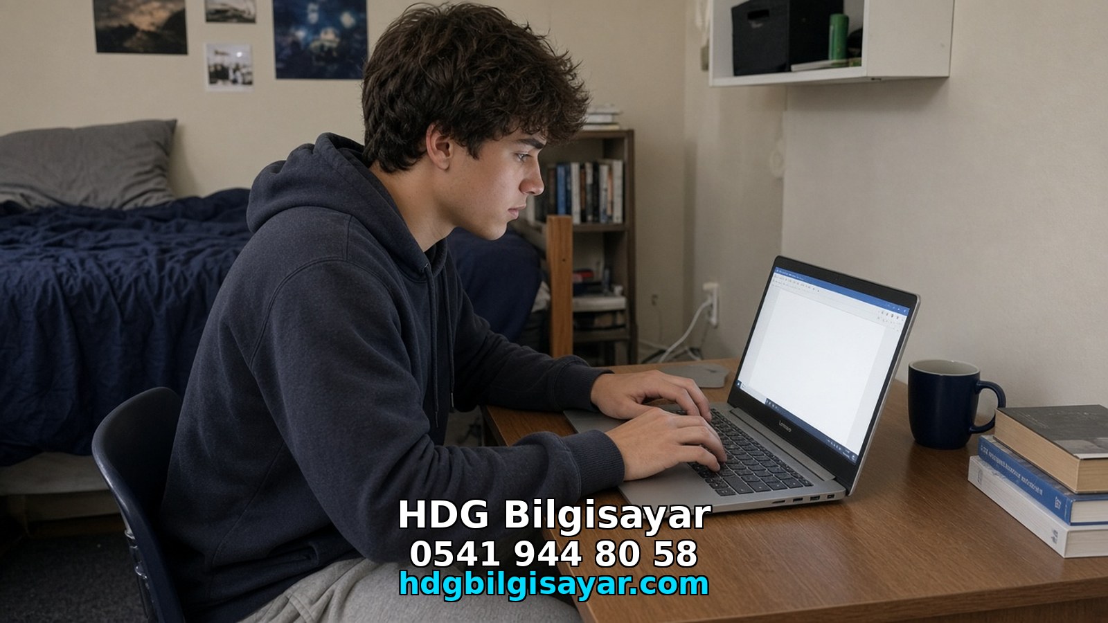 Yurt masasında açık Lenovo dizüstü